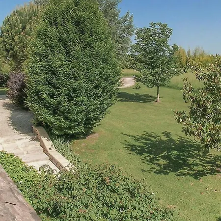 Casa vacanze 3 Bedroom In Fleurac (Dordogne)