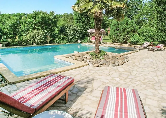 Feriehus 3 Bedroom In Fleurac (Dordogne)